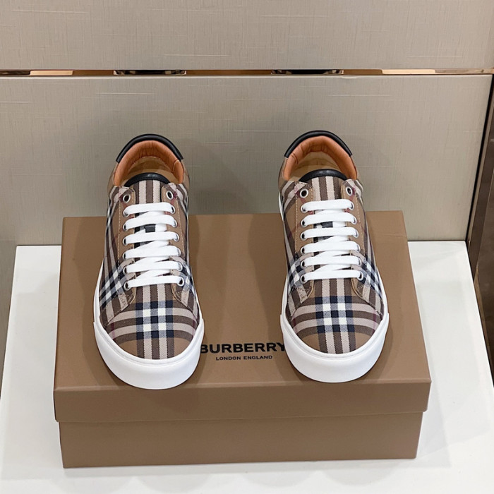 Burber*y sneakers B000014