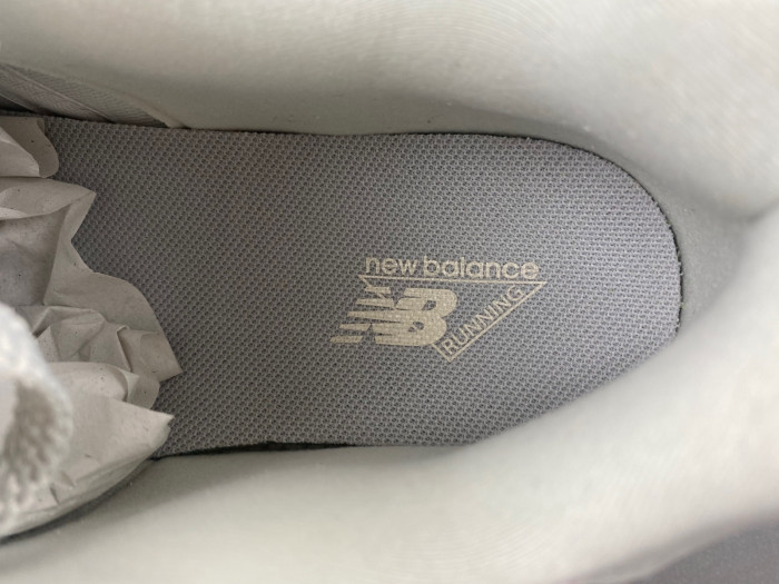 NEW BALANCE 9060  NB000042